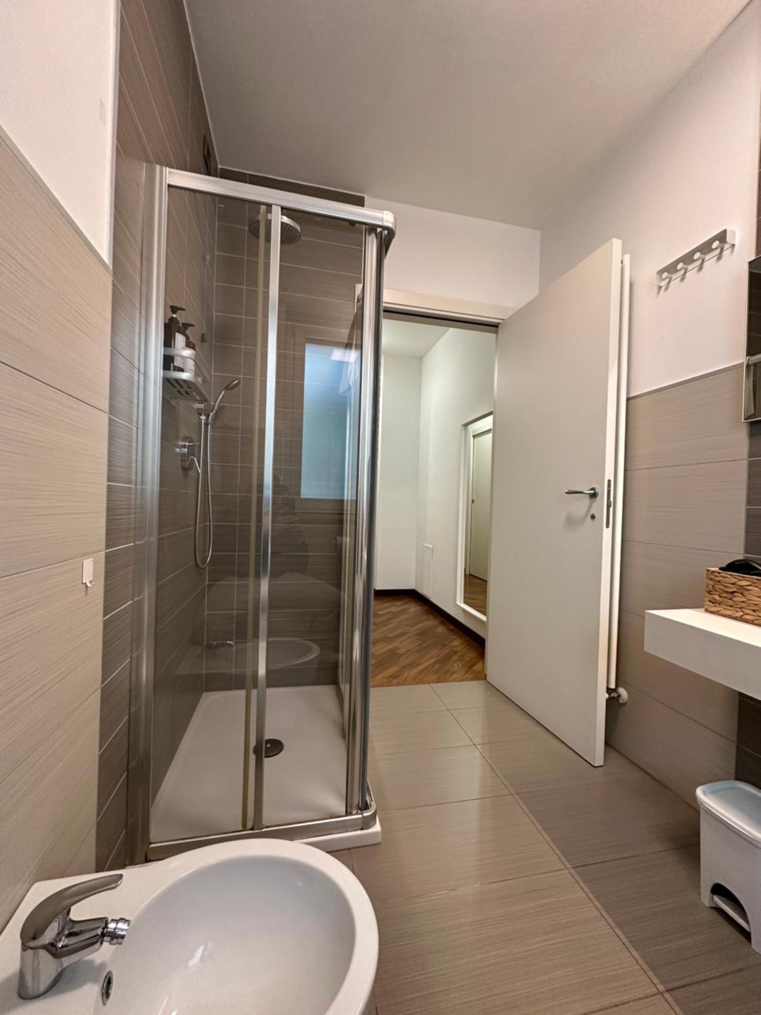 La Casa Di Yasmin_Pescara Centro Apartment Luaran gambar